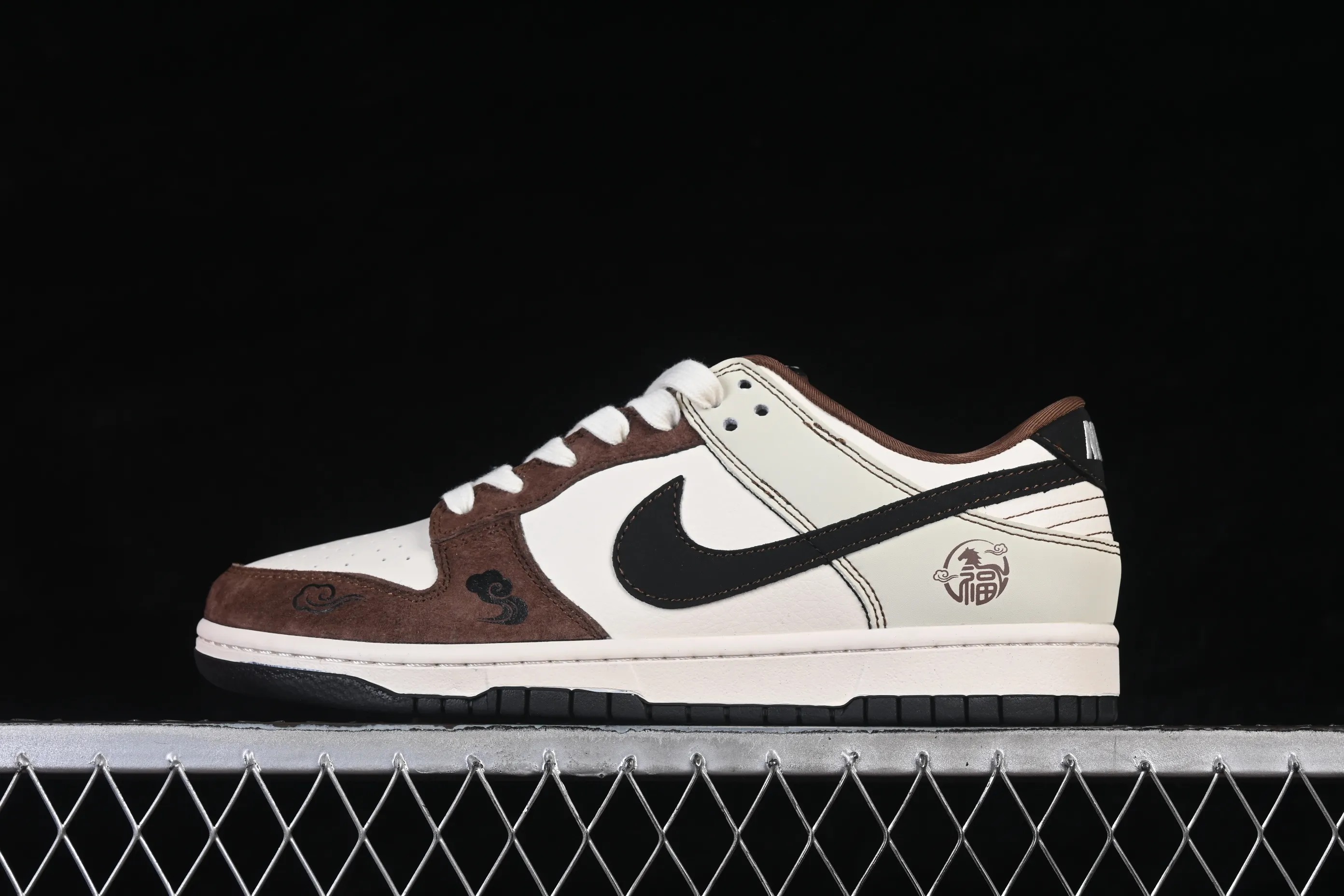 All categories Nk SB Dunk Series Nk SB Dunk Low High-end customized low-top sneakers Nike SB Dunk Low Year of the Horse limited edition dark brown high-end customized low-top casual skate shoes HG0026-013